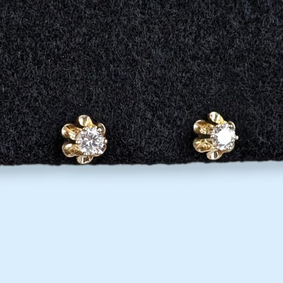 V. 14k Gold 0.5 Carat Diamond Stud Earrings - Picture 4 of 9